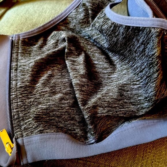 Victoria’s Secret X Knockout Sports Bra Purple/Black Zip Front. Size 34DD. - Picture 4 of 6